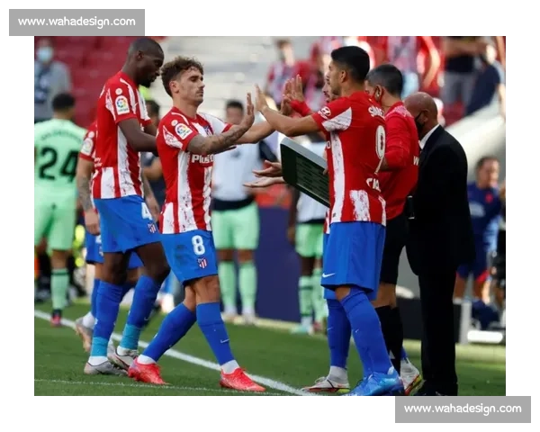 一次关键罚下改变比赛走向引发赛场连锁反应的深度解析与背后因果